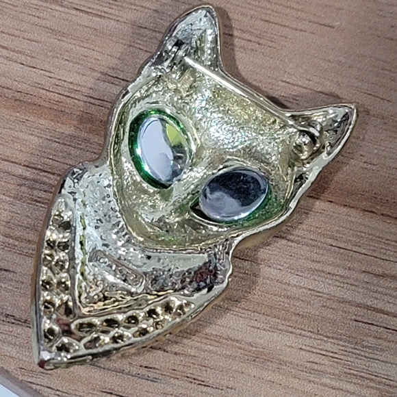Vintage Gold Jaguar Brooch Pin Emerald green eyes. - Picture 4 of 4